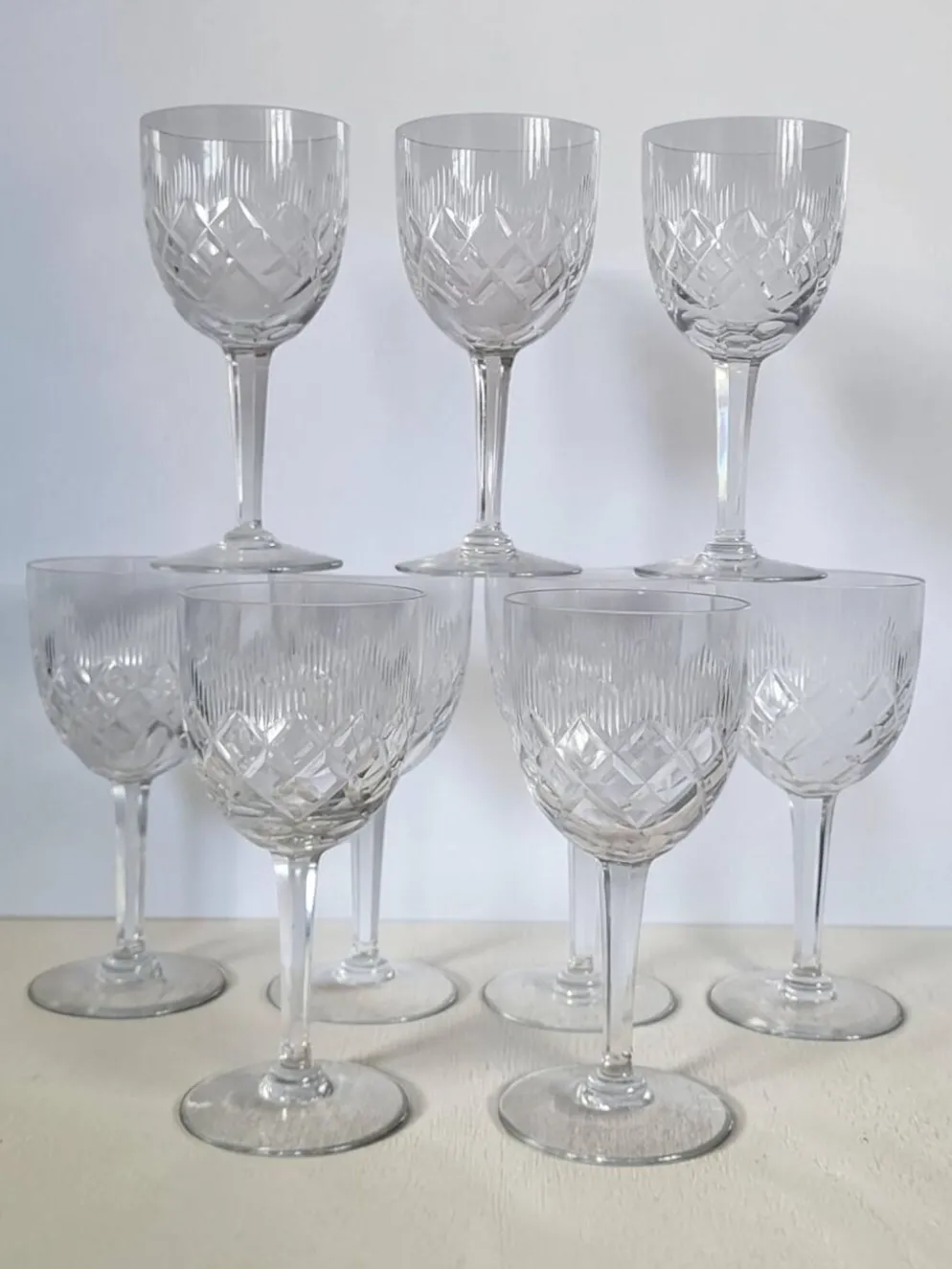 9 verres à vin / eau en cristal taillé