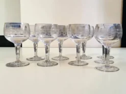 9 verres à vin guillochés déb. XXème