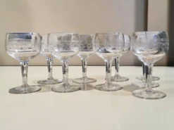 9 verres à vin guillochés déb. XXème