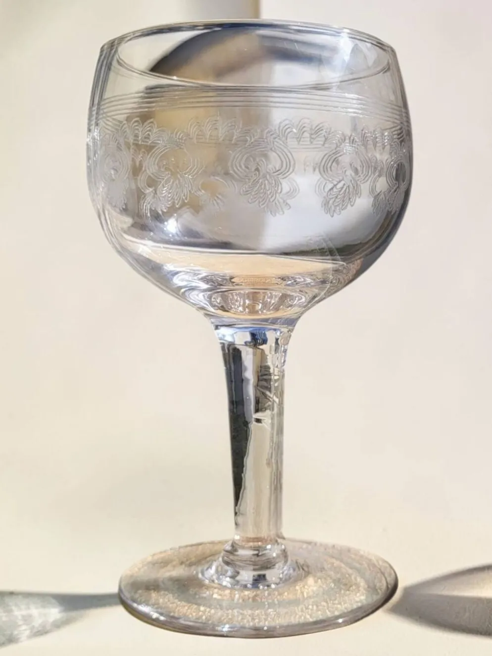 9 verres à vin guillochés déb. XXème