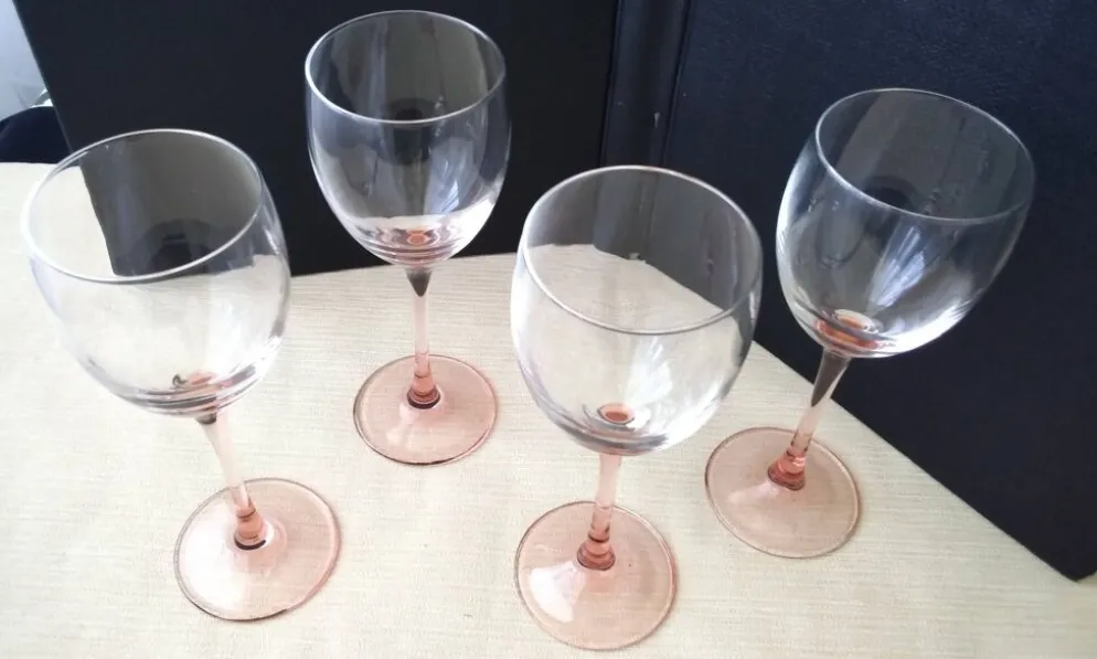 4 Verres à vin Luminarc jambe rose