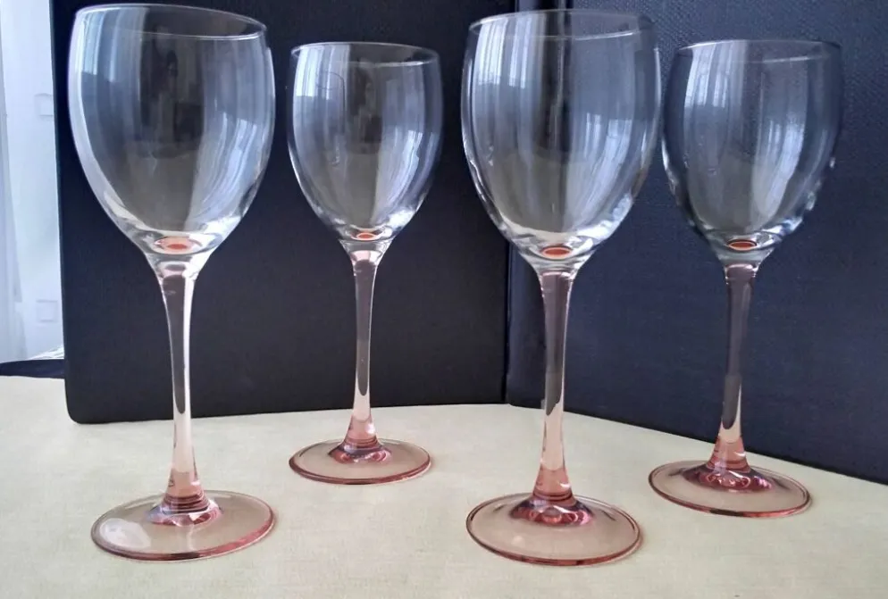 4 Verres à vin Luminarc jambe rose