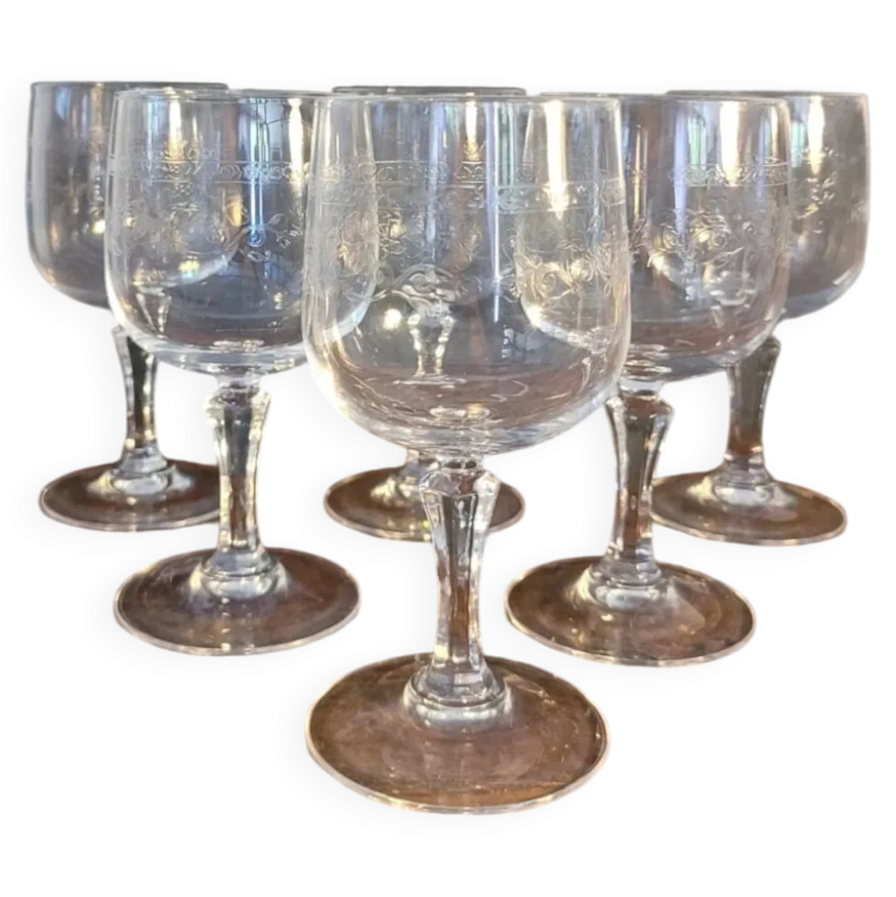 verres à vin Mikasa modèle Matignon, en cristal transparent et gravé.