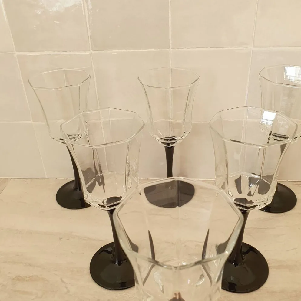6 verres à vin Octime octogonal pied noir