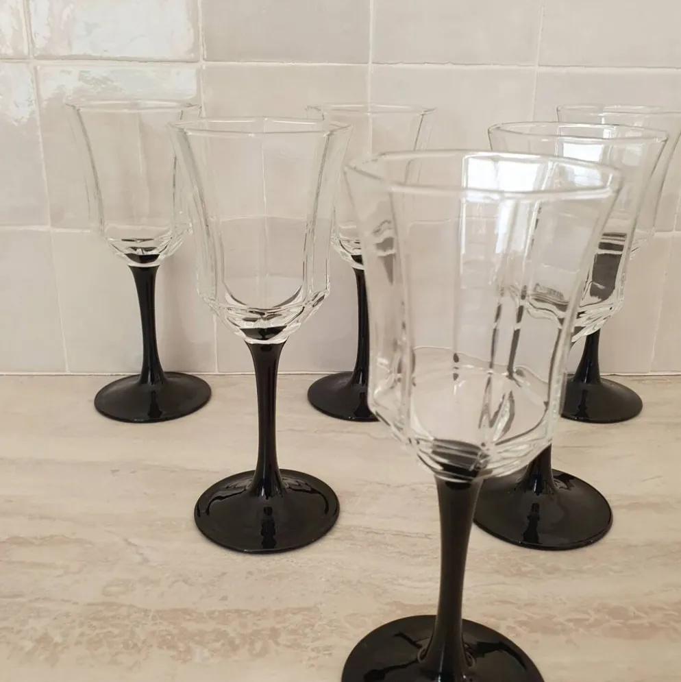6 verres à vin Octime octogonal pied noir