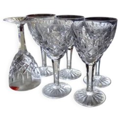 Verres à vin à pied Chantilly » de la Cristallerie Saint-Louis