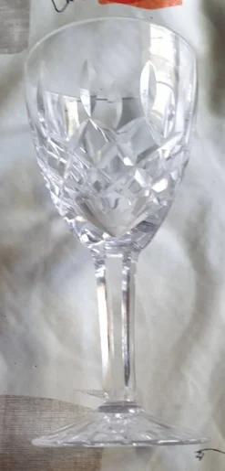Verres à vin à pied Chantilly » de la Cristallerie Saint-Louis