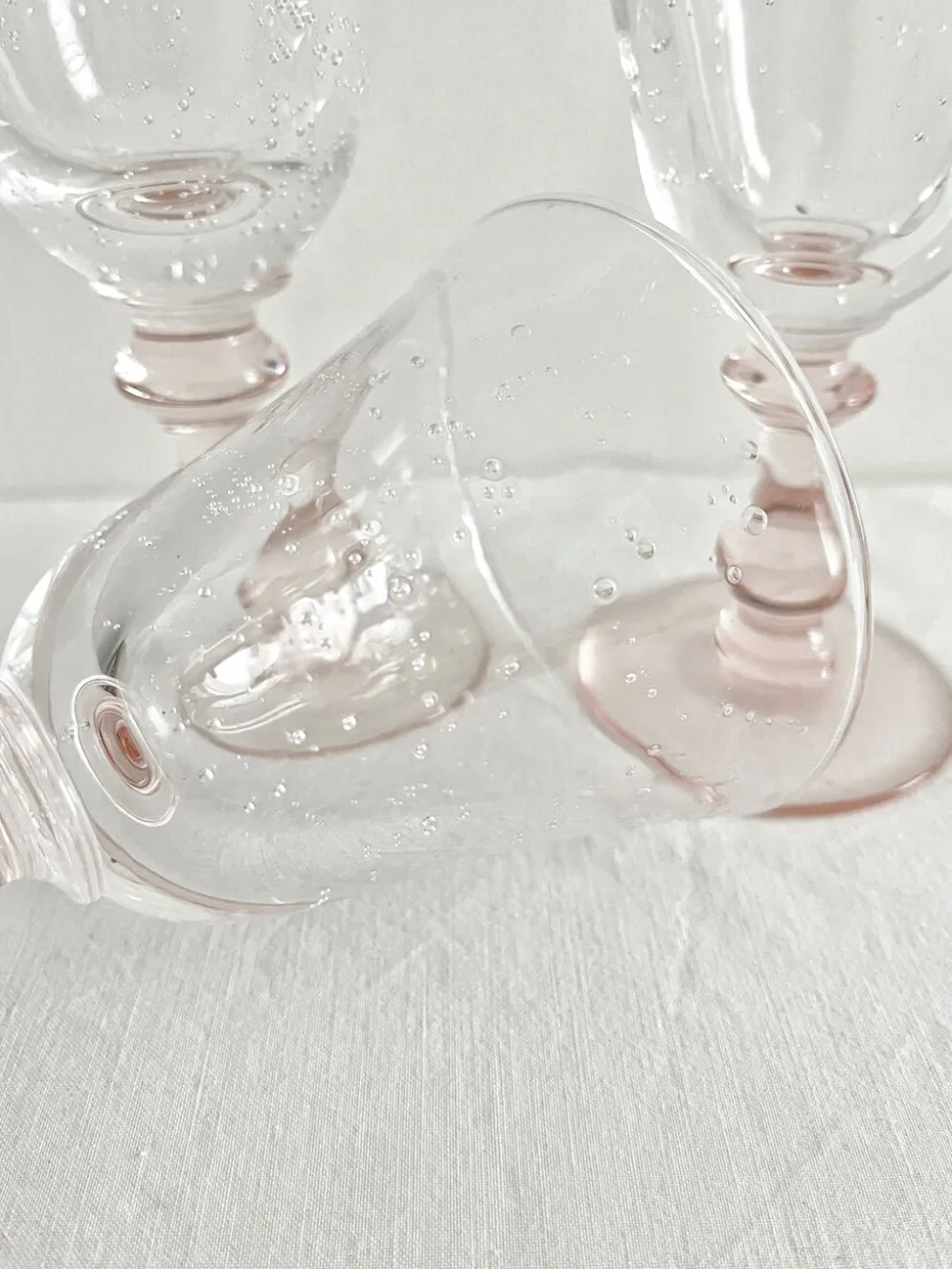 4 verres à vin pied rose en verre bullé vintage