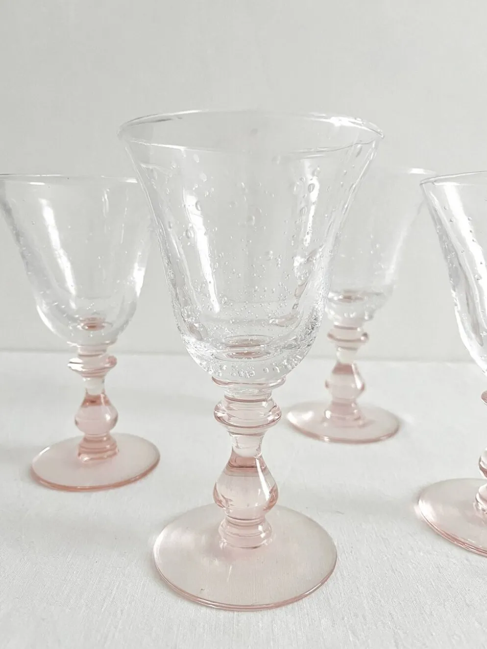 4 verres à vin pied rose en verre bullé vintage