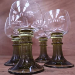 4 verres à vin style Roemer gros pied vert olive