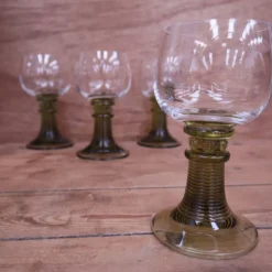 4 verres à vin style Roemer gros pied vert olive