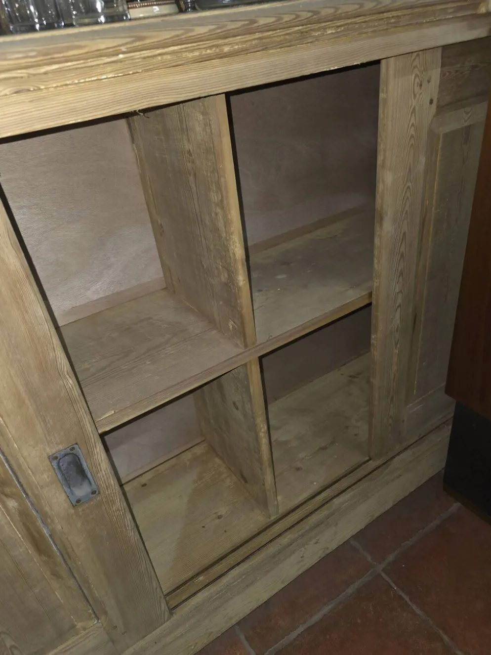 Verrier de bar en sapin, arrière bar
