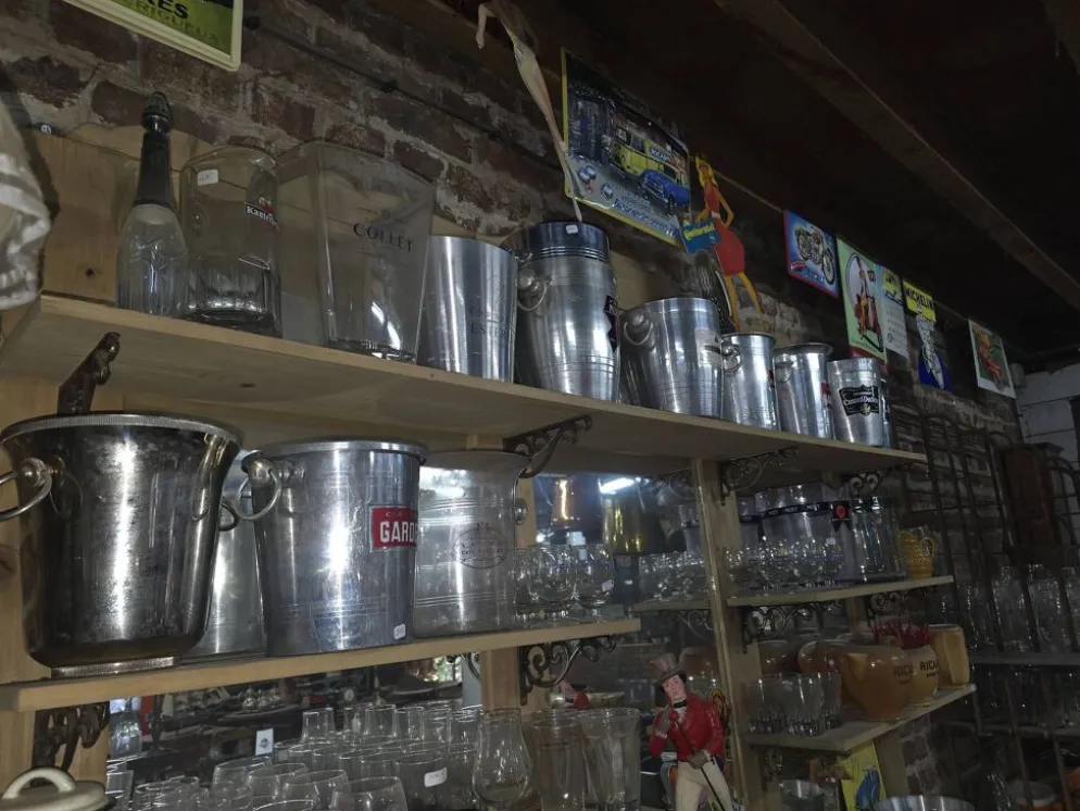 Verrier de bar en sapin, arrière bar
