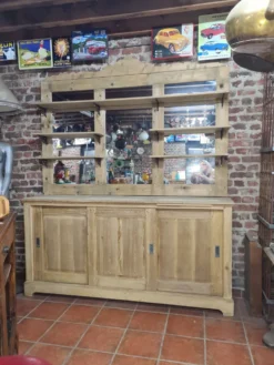 Verrier de bar en sapin, arrière bar
