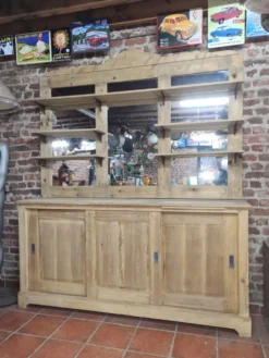 Verrier de bar en sapin, arrière bar