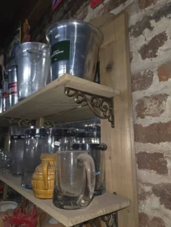 Verrier de bar en sapin, arrière bar