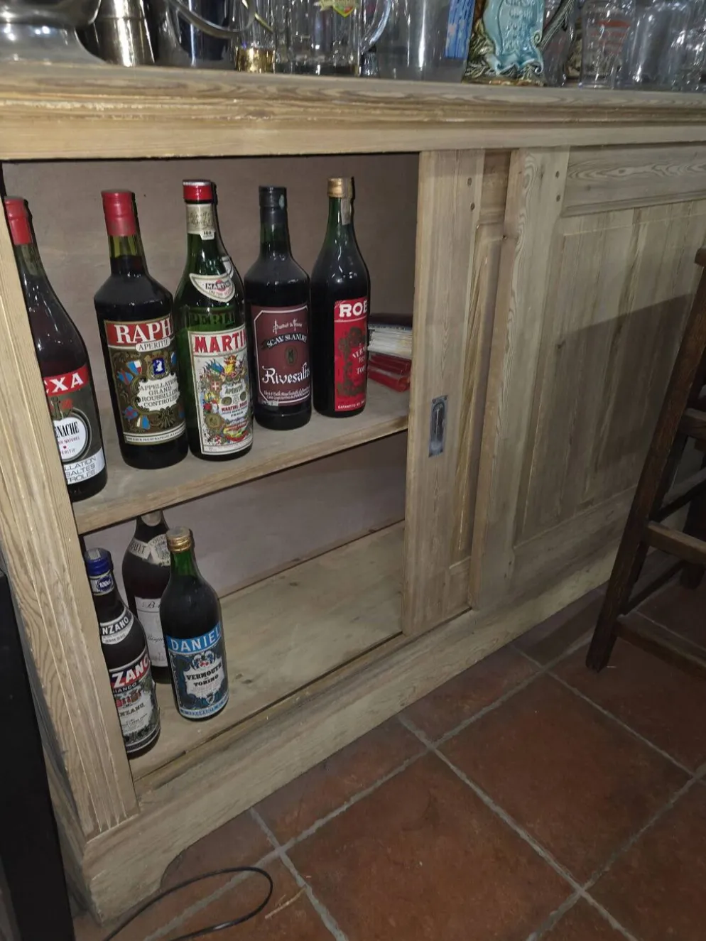 Verrier de bar en sapin, arrière bar