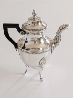 Verseuse à café style Empire en métal argenté, bec tête d'aigle