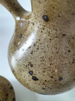 Verseuse en grès pyrité, travail de potier, pièce sculpturale