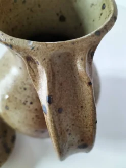 Verseuse en grès pyrité, travail de potier, pièce sculpturale