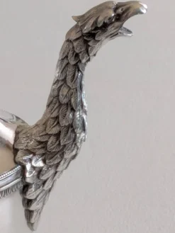 Verseuse à thé style Empire en métal argenté, bec tête d'aigle