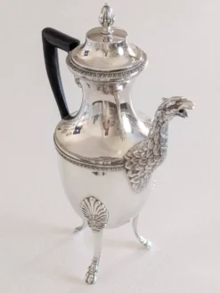 Verseuse à thé style Empire en métal argenté, bec tête d'aigle
