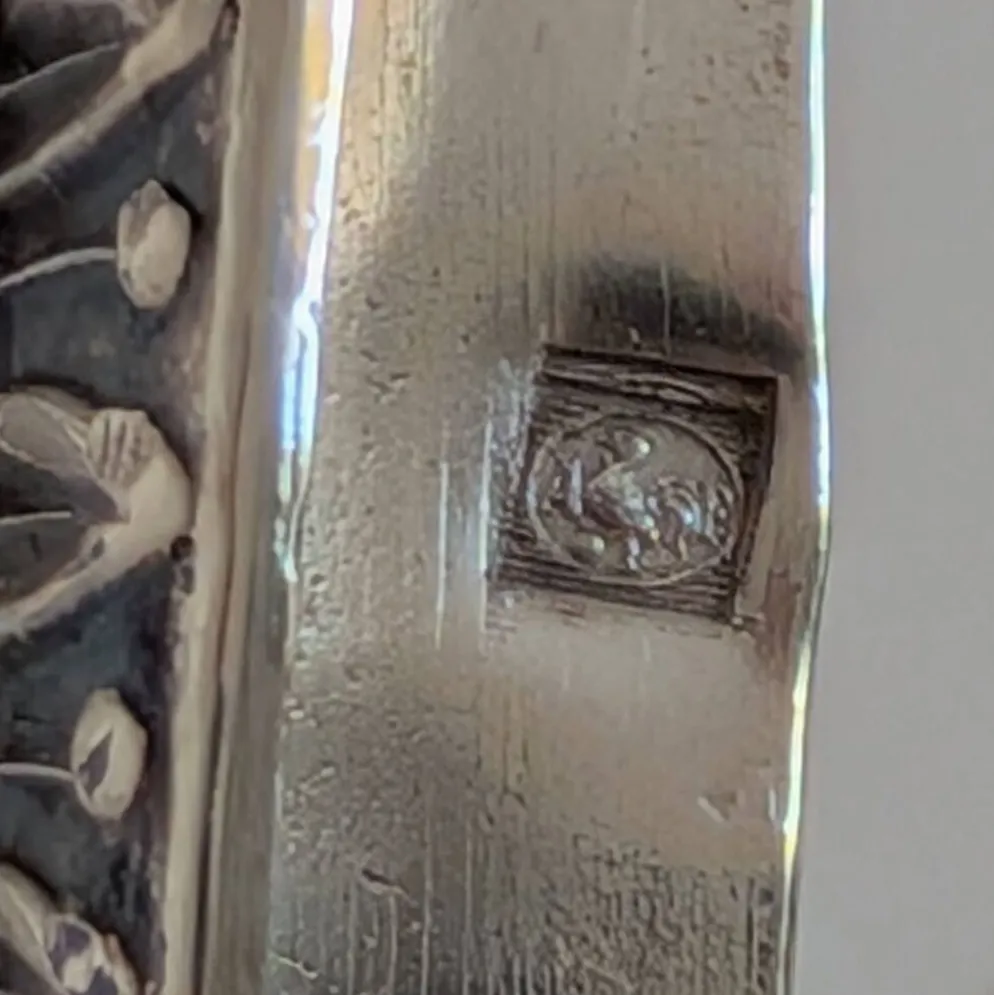 Verseuse à thé style Empire en métal argenté, bec tête d'aigle
