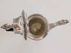 Verseuse à thé style Empire en métal argenté, bec tête d'aigle