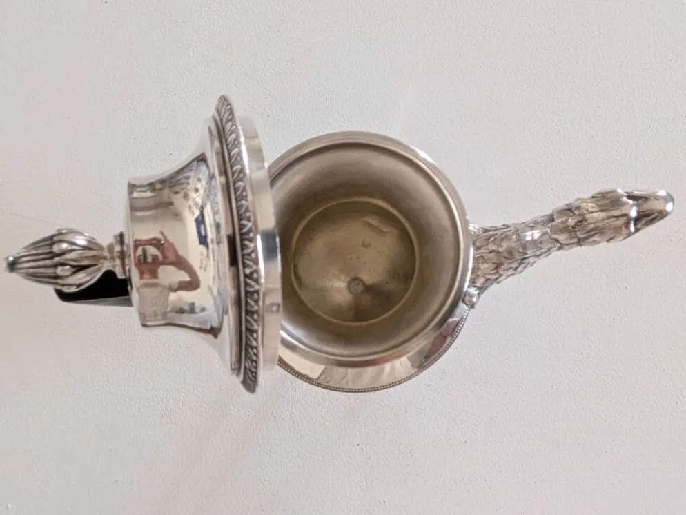 Verseuse à thé style Empire en métal argenté, bec tête d'aigle