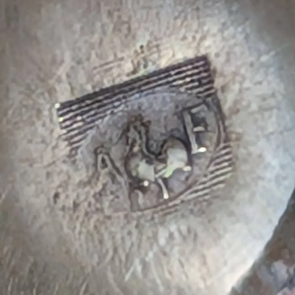 Verseuse à thé style Empire en métal argenté, bec tête d'aigle