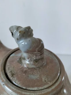 Verseuse zoomorphe en grès émaillé à la souris – Céramique artisanale