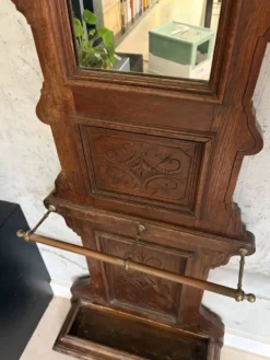 Vestiaire ancien en chêne sculpté, miroir et porte-parapluie — fin XIX