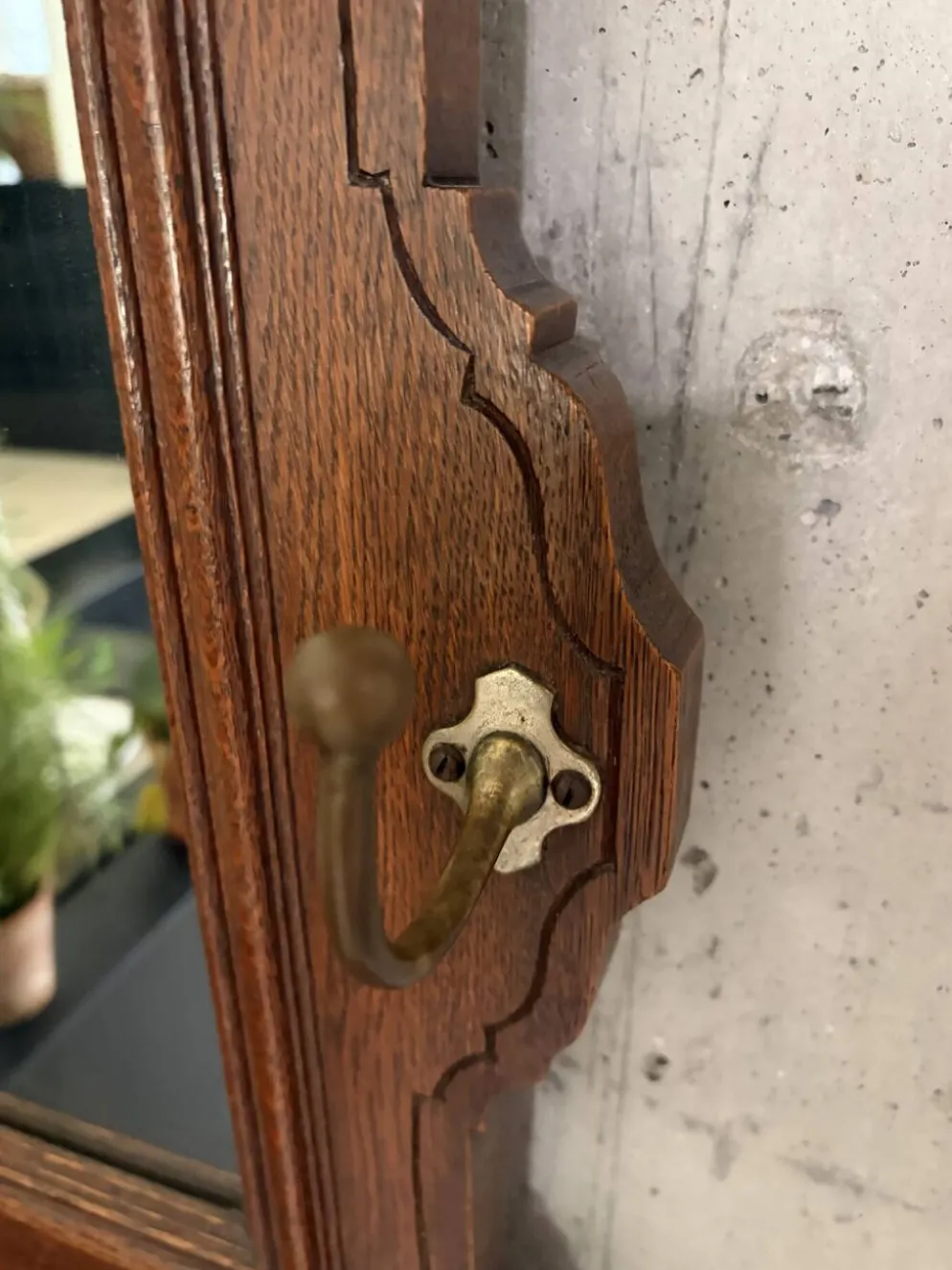 Vestiaire ancien en chêne sculpté, miroir et porte-parapluie — fin XIX