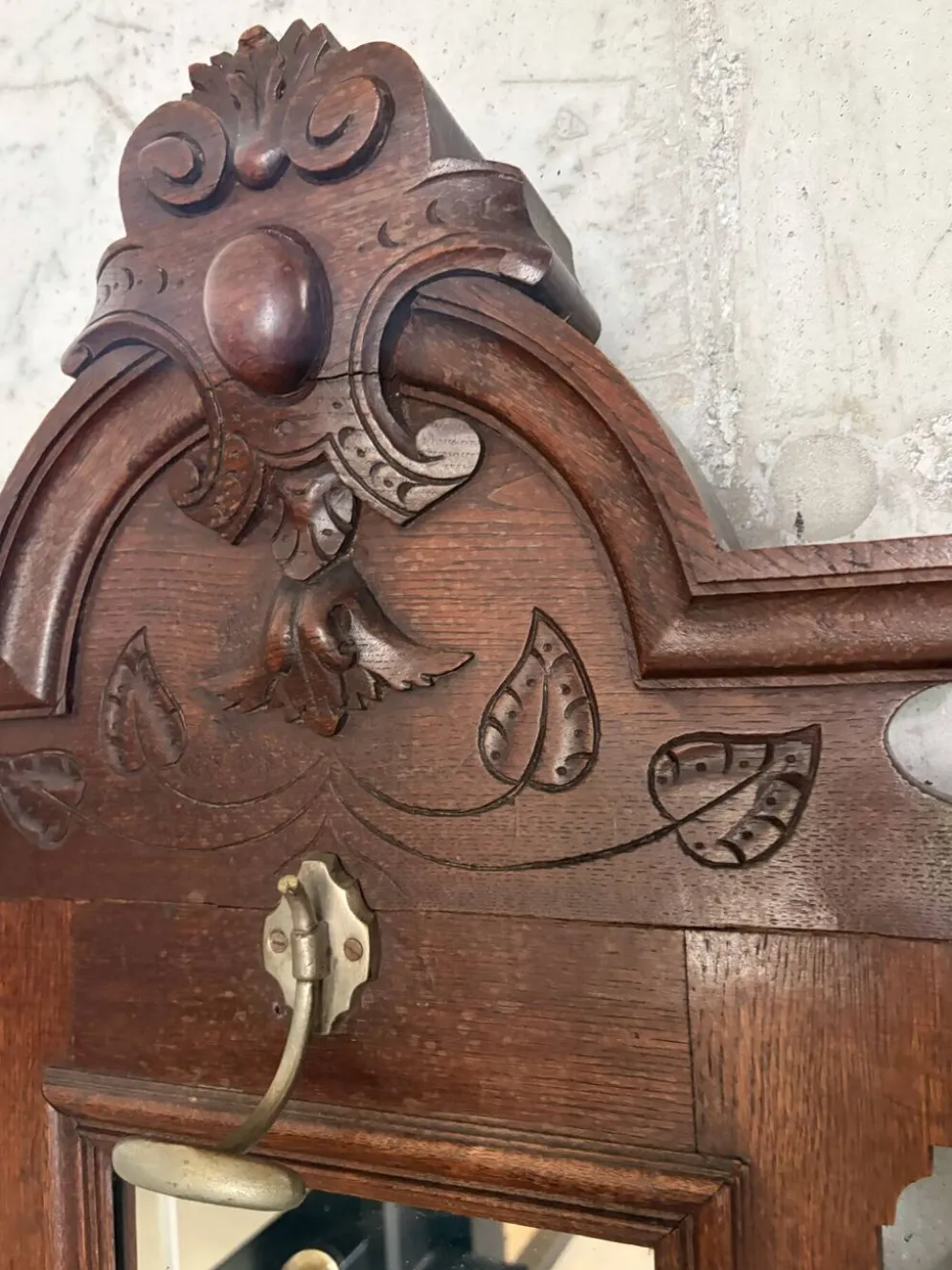 Vestiaire ancien en chêne sculpté, miroir et porte-parapluie — fin XIX
