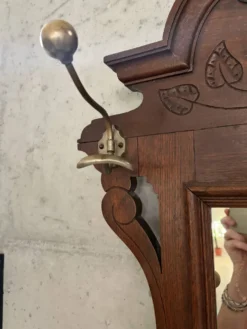 Vestiaire ancien en chêne sculpté, miroir et porte-parapluie — fin XIX