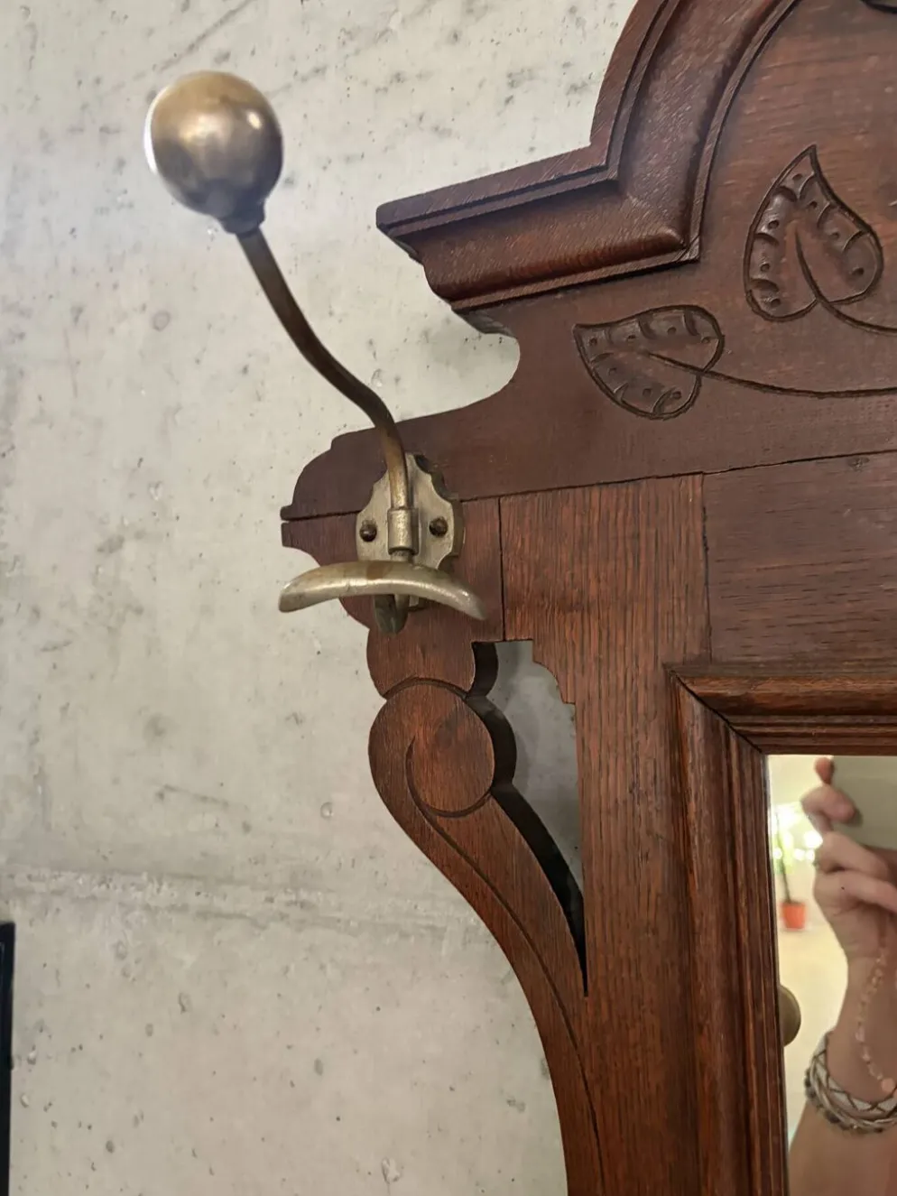 Vestiaire ancien en chêne sculpté, miroir et porte-parapluie — fin XIX