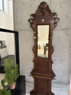 Vestiaire ancien en chêne sculpté, miroir et porte-parapluie — fin XIX
