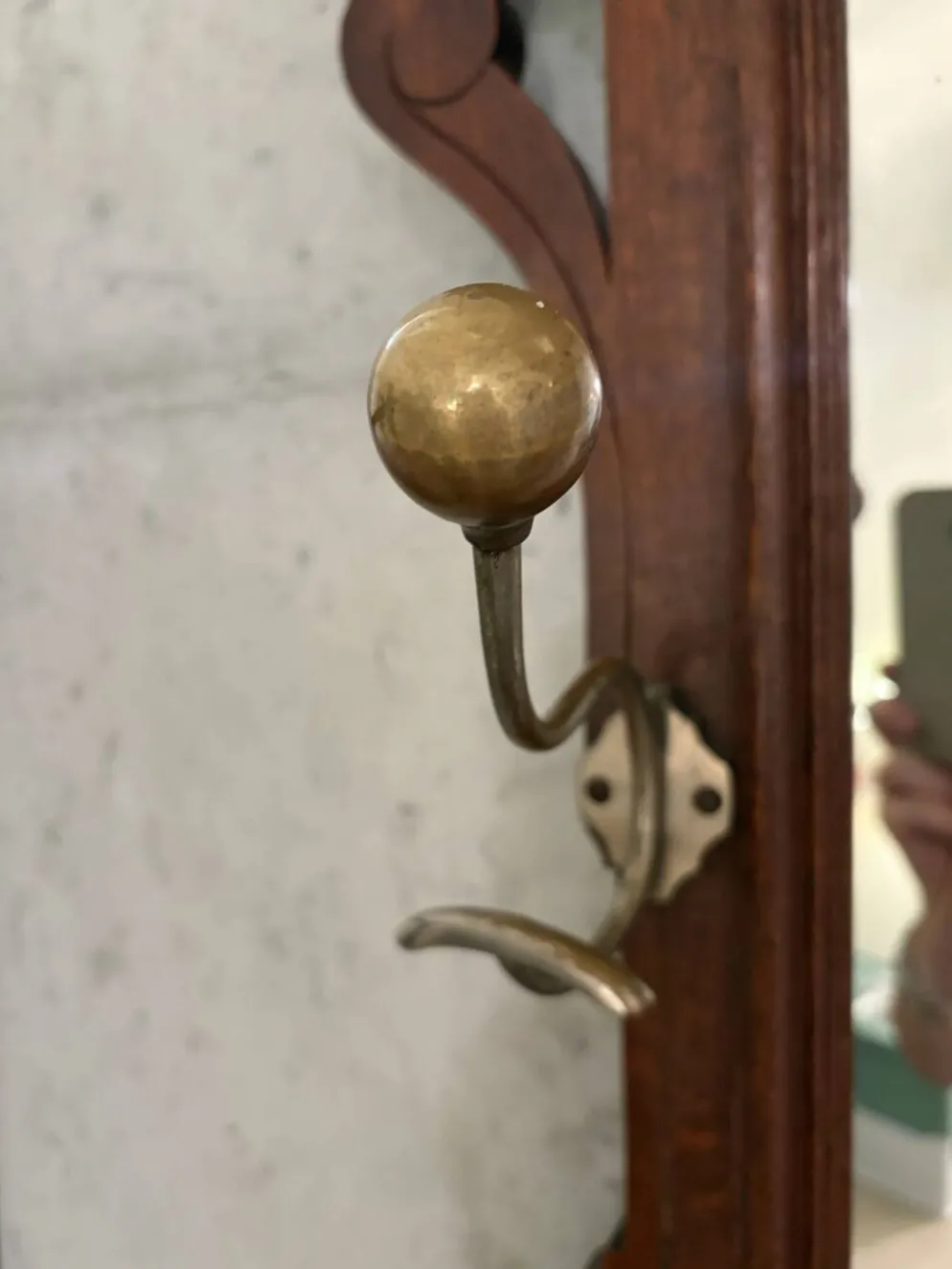 Vestiaire ancien en chêne sculpté, miroir et porte-parapluie — fin XIX