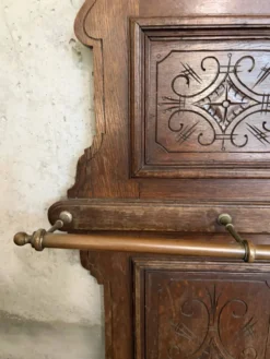 Vestiaire ancien en chêne sculpté, miroir et porte-parapluie — fin XIX
