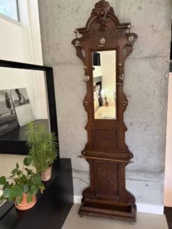 Vestiaire ancien en chêne sculpté, miroir et porte-parapluie — fin XIX