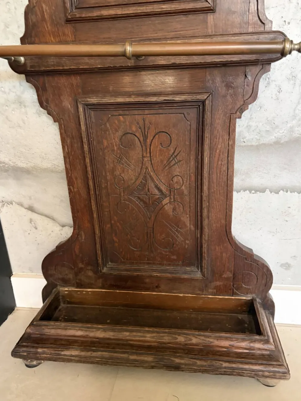 Vestiaire ancien en chêne sculpté, miroir et porte-parapluie — fin XIX
