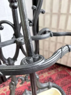 Vestiaire Art nouveau en fonte