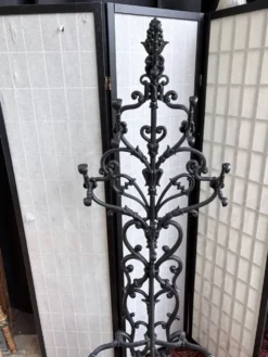 Vestiaire Art nouveau en fonte