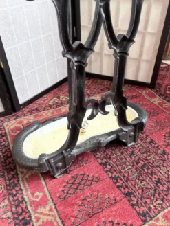 Vestiaire Art nouveau en fonte