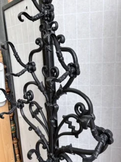 Vestiaire Art nouveau en fonte