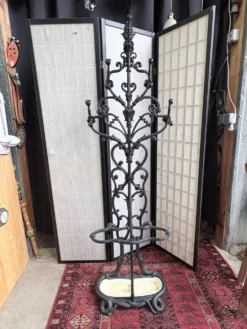 Vestiaire Art nouveau en fonte