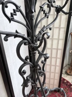Vestiaire Art nouveau en fonte