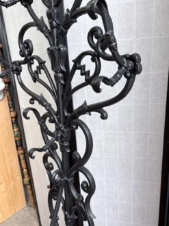 Vestiaire Art nouveau en fonte
