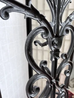Vestiaire Art nouveau en fonte