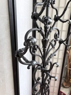 Vestiaire Art nouveau en fonte